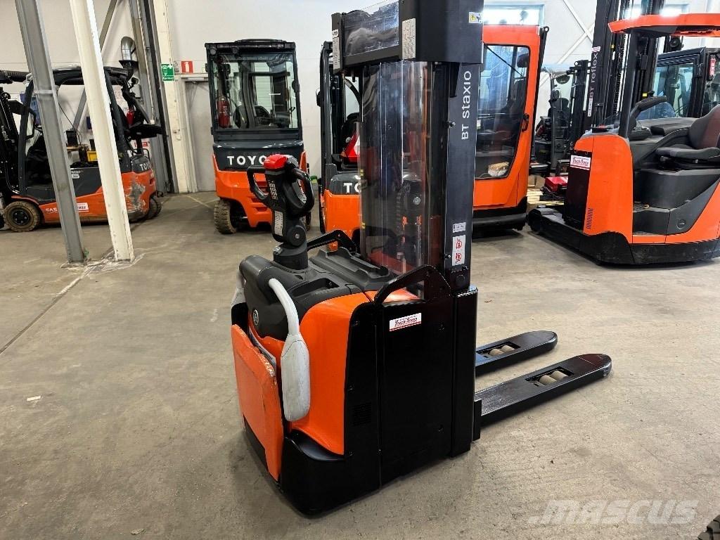 Toyota SPE140L Empilhador para operador externo