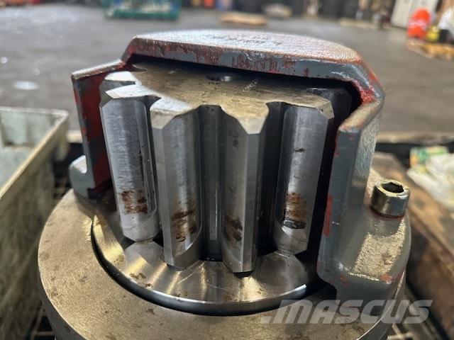 Liebherr SAT 222/220 Transmissăo