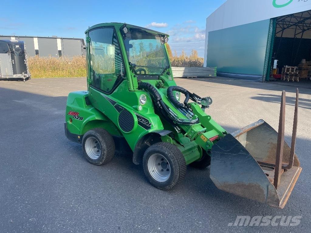 Avant 528 Carregadora multifunções