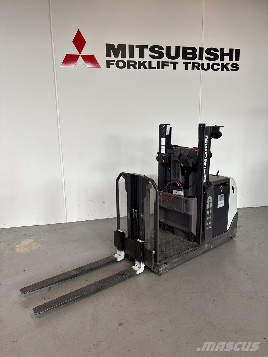 UniCarriers EPL100 Preparadoras de encomendas de baixa elevação