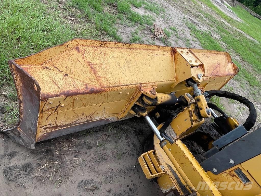 DEERE 450J LGP Dozers - Tratores rastos