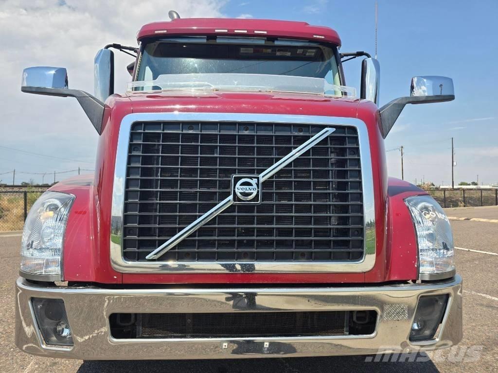 Volvo VNL 42 T300 Cavalos Mecânicos