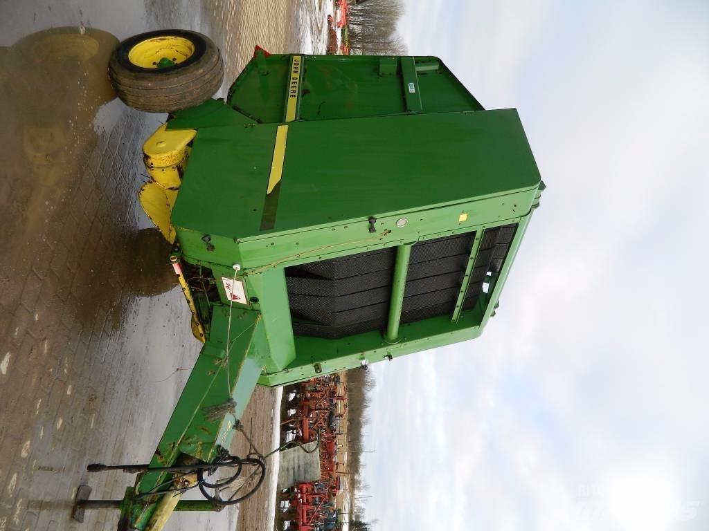 John Deere 550 Enfardadeira de rolos