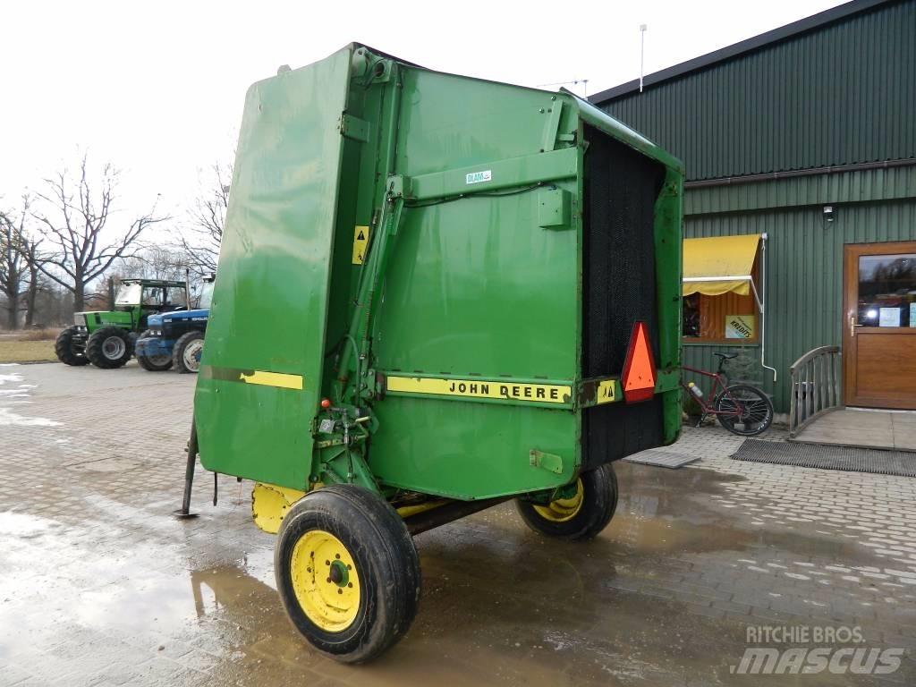John Deere 550 Enfardadeira de rolos