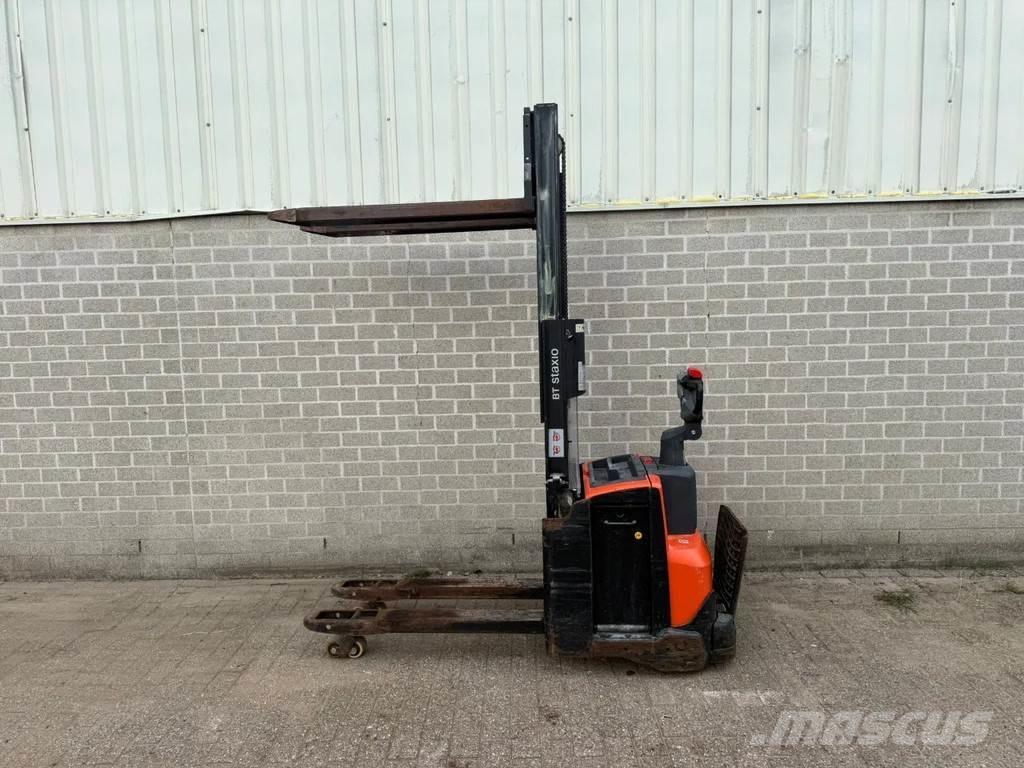 Toyota SWE200D Empilhador para operador externo