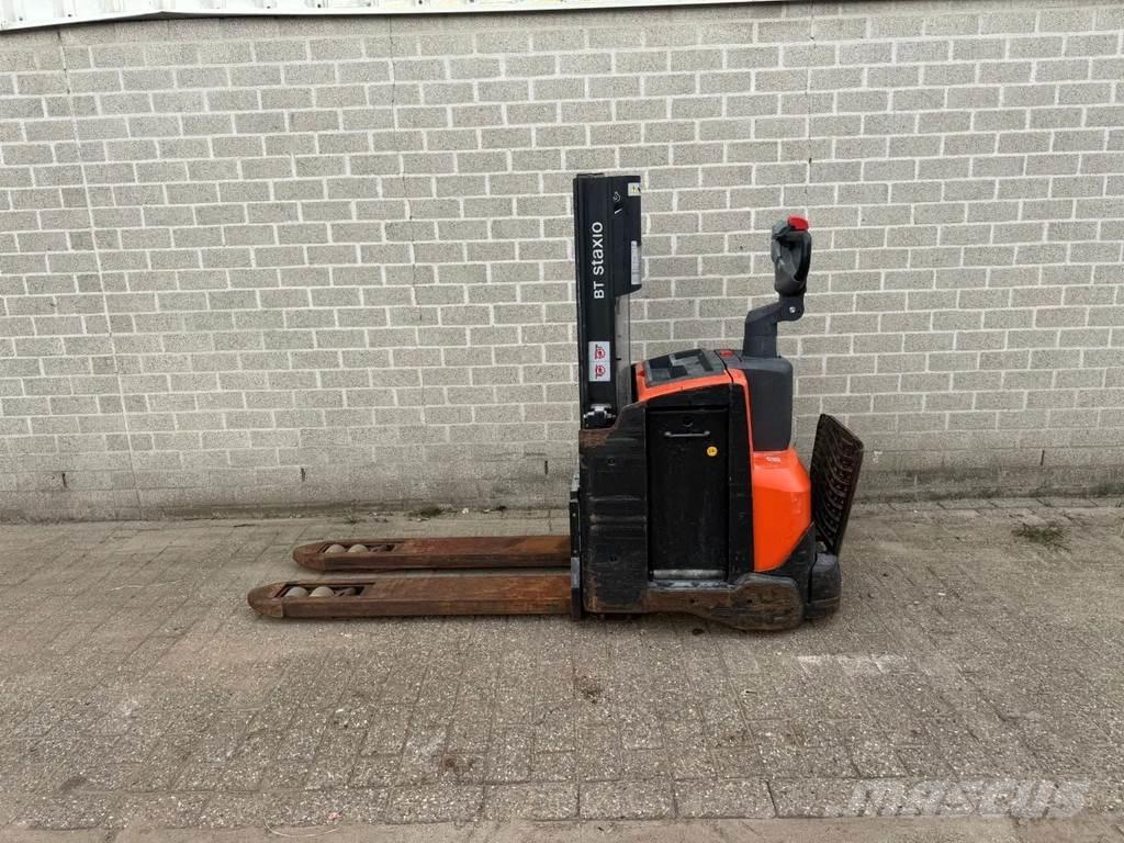 Toyota SWE200D Empilhador para operador externo