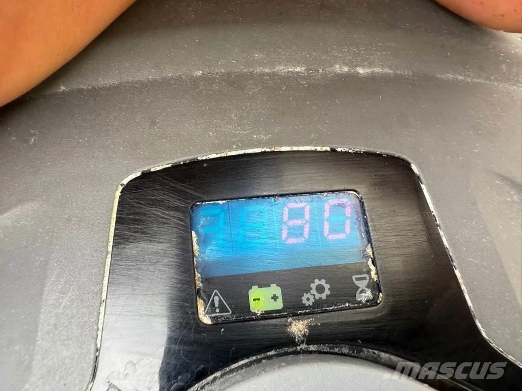Toyota SWE200D Empilhador para operador externo