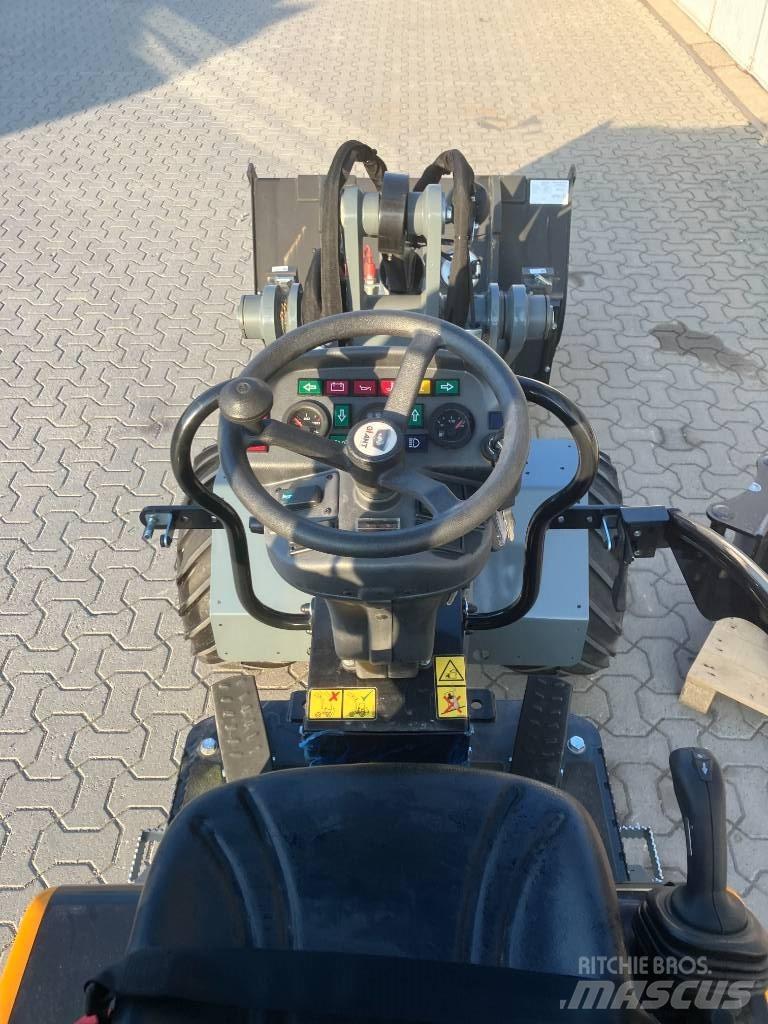 GiANT G1500 Carregadora multifunções