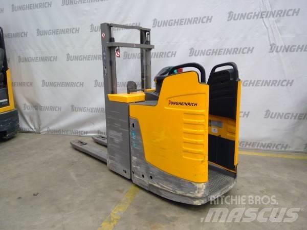 Jungheinrich ERD 220 Empilhador para operador externo