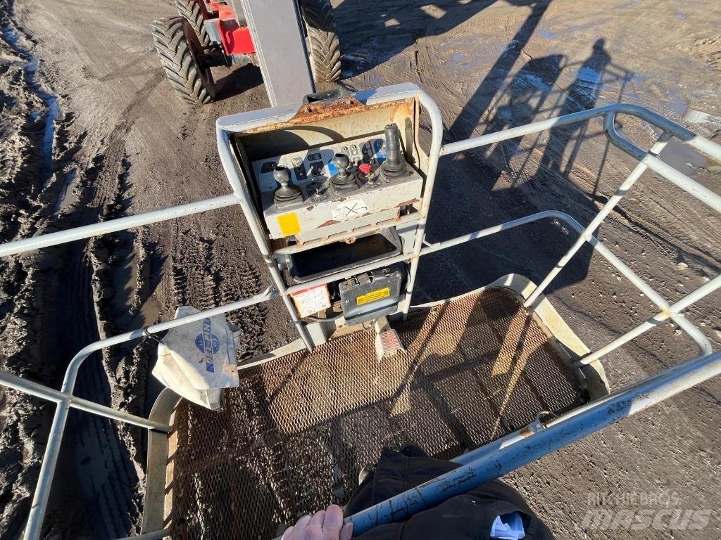 Manitou 200 ATJ Elevadores braços articulados