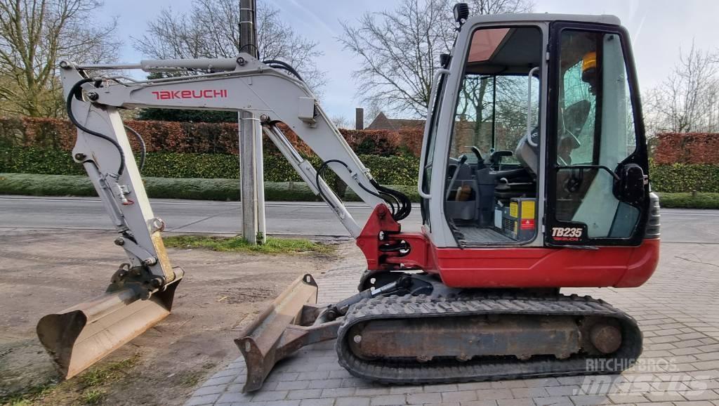 Takeuchi TB 235 Escavadeiras de esteiras