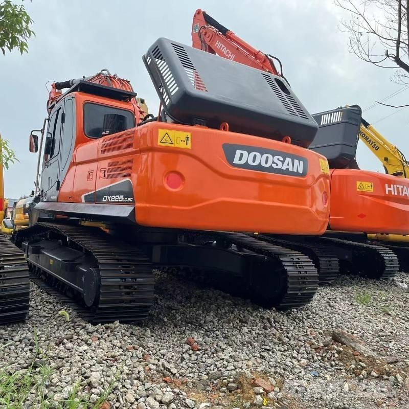 Doosan DX 225 Escavadeiras de esteiras