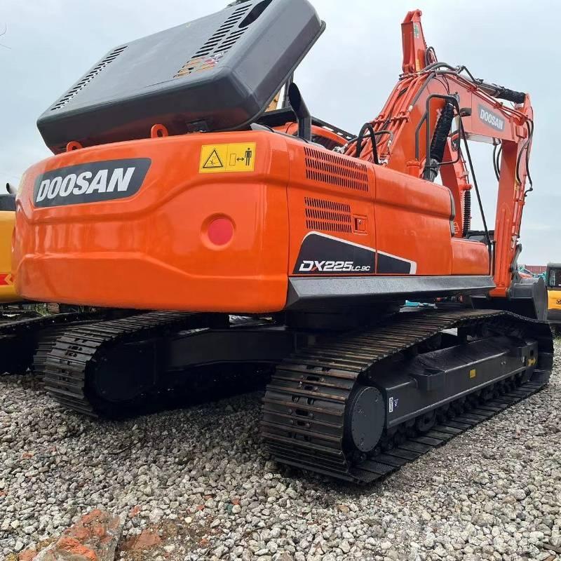 Doosan DX 225 Escavadeiras de esteiras