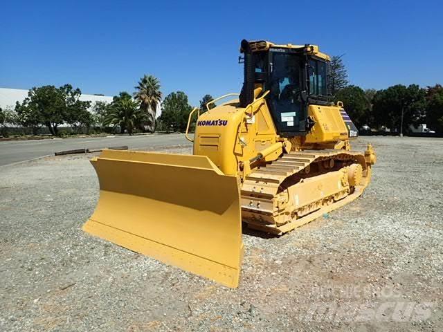 Komatsu D61EX-24 Dozers - Tratores rastos