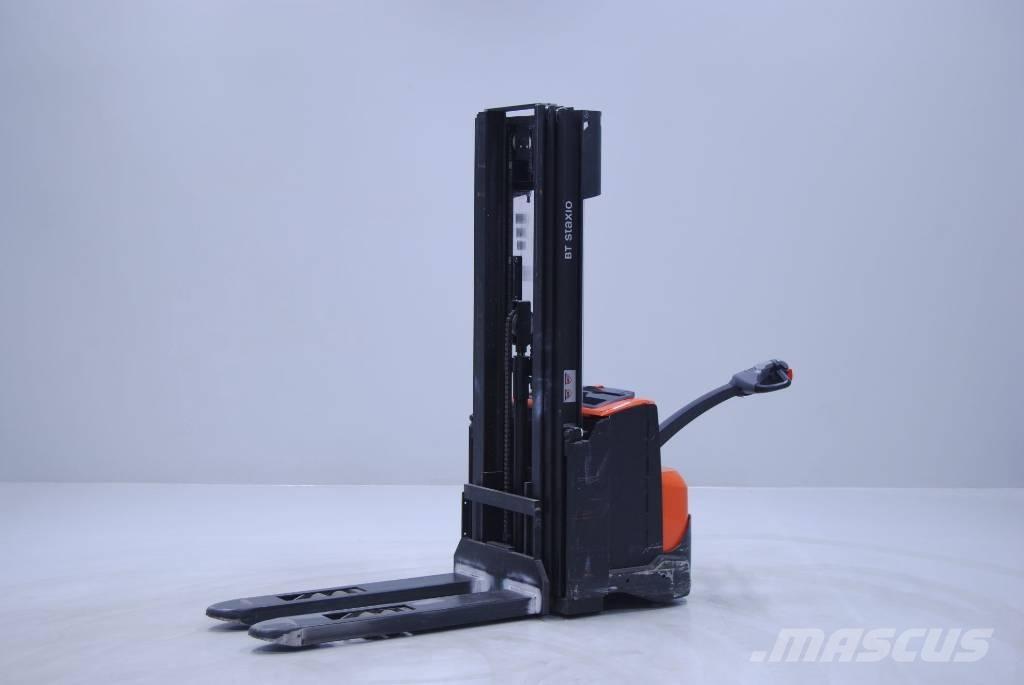 Toyota SWE140 Empilhador para operador externo