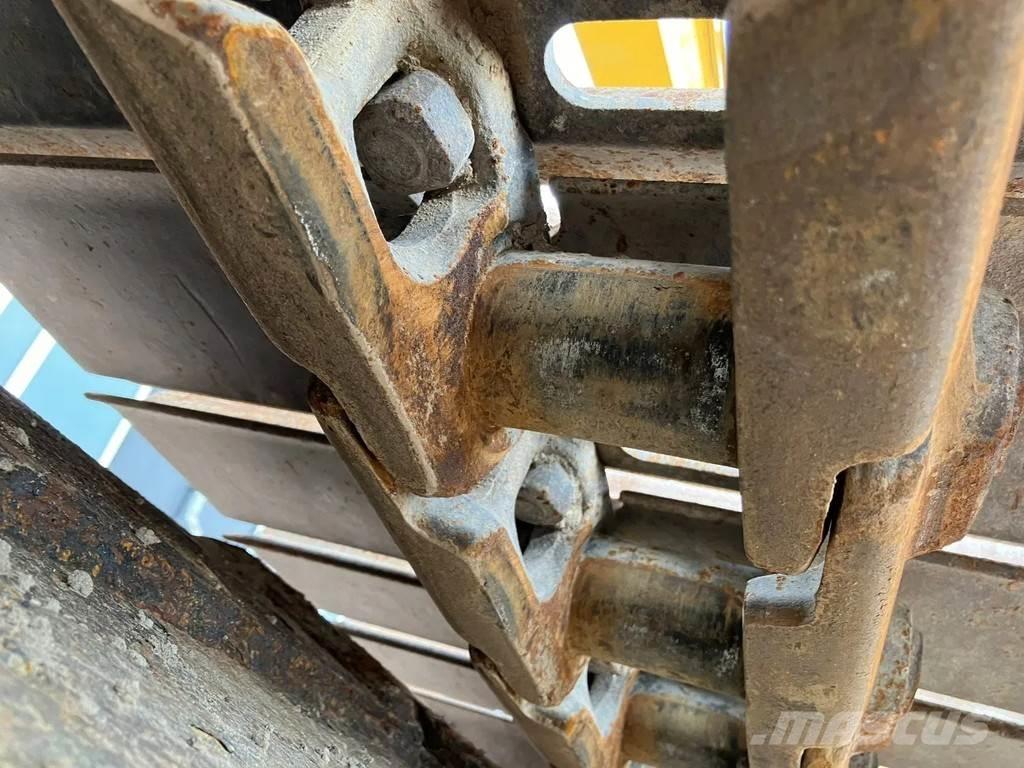 Komatsu HB215LC-2 Escavadeiras de esteiras