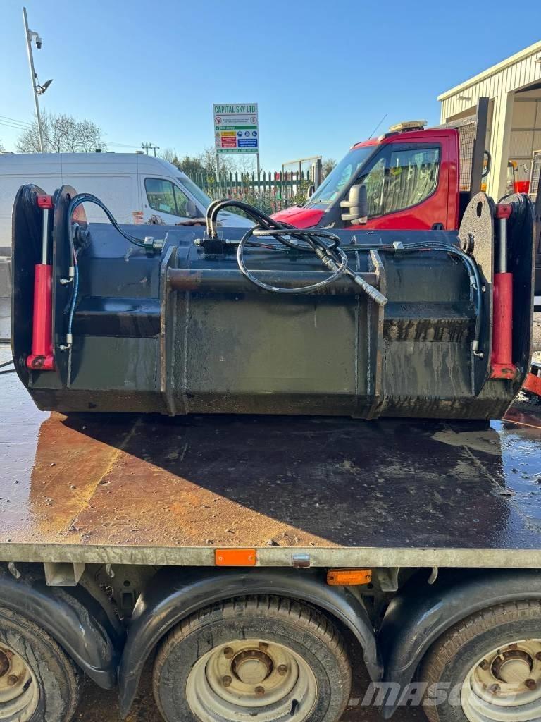 Manitou 4-in-1 Manipulador telescópico