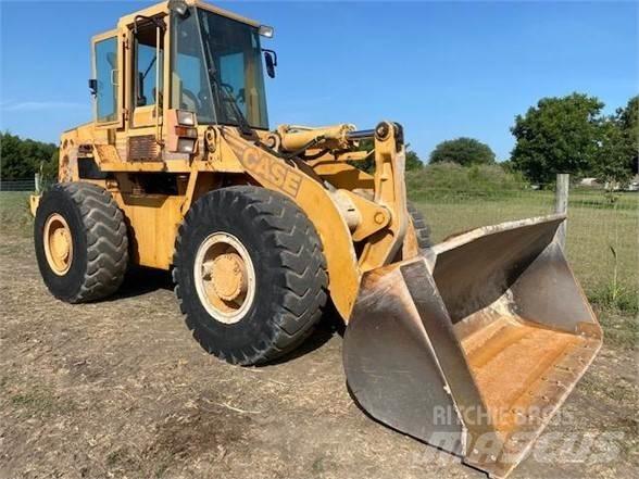 CASE 621B Carregadeiras de rodas