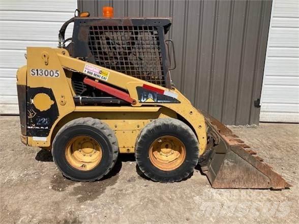CAT 228 Minicarregadeiras