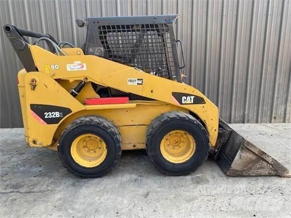 CAT 232B2 Minicarregadeiras