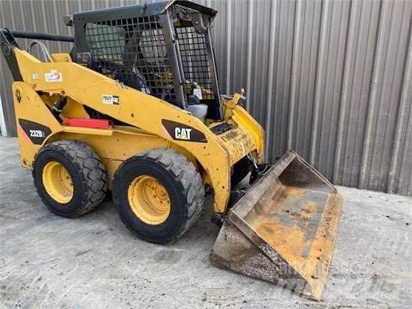 CAT 232B2 Minicarregadeiras