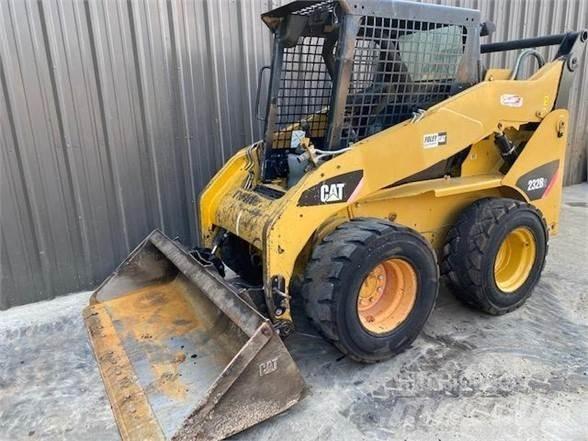 CAT 232B2 Minicarregadeiras