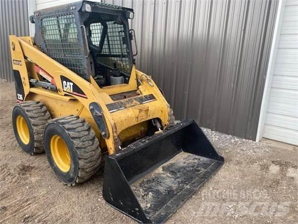 CAT 236 Minicarregadeiras