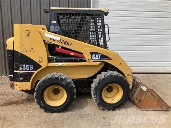 CAT 236B Minicarregadeiras