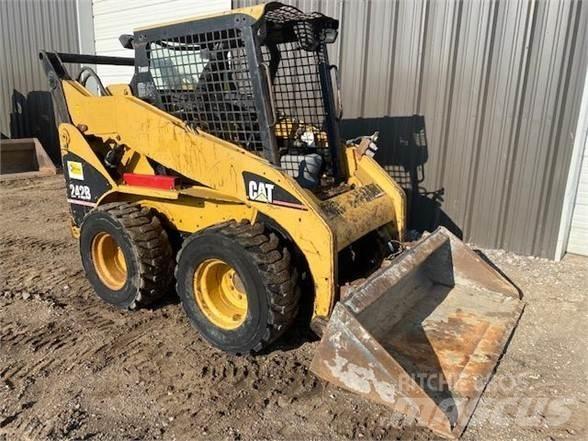 CAT 242B Minicarregadeiras