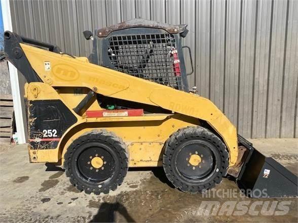 CAT 252 Minicarregadeiras