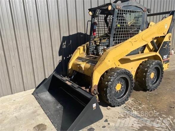 CAT 252 Minicarregadeiras