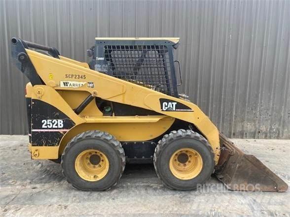 CAT 252B Minicarregadeiras