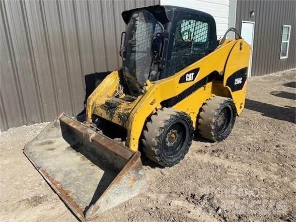 CAT 256C Minicarregadeiras
