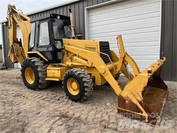 CAT 446B Retroescavadeiras
