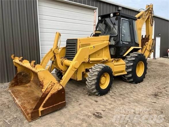 CAT 446B Retroescavadeiras