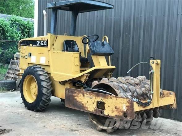 CAT CP-323C Cilindros Compactadores monocilíndricos