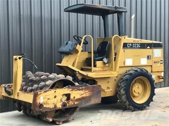 CAT CP-323C Cilindros Compactadores monocilíndricos