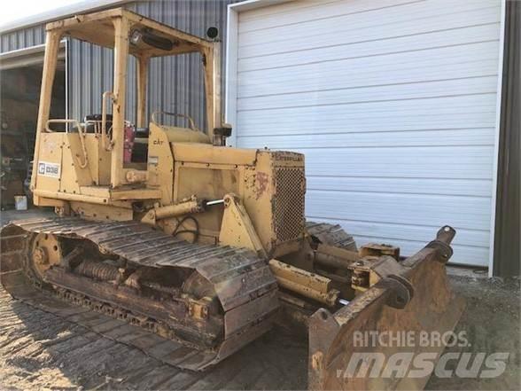 CAT D3B Dozers - Tratores rastos