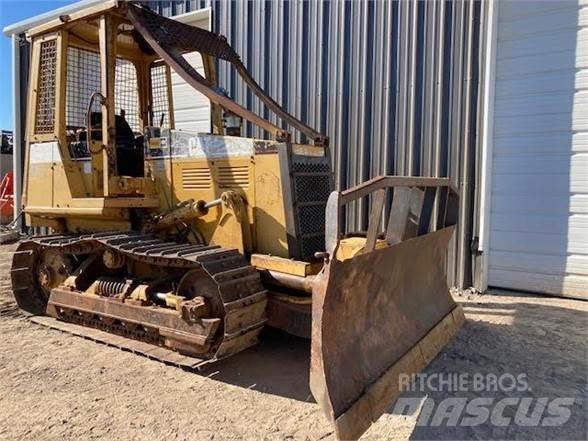 CAT D3C Dozers - Tratores rastos