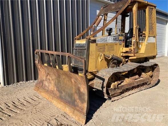 CAT D3C Dozers - Tratores rastos