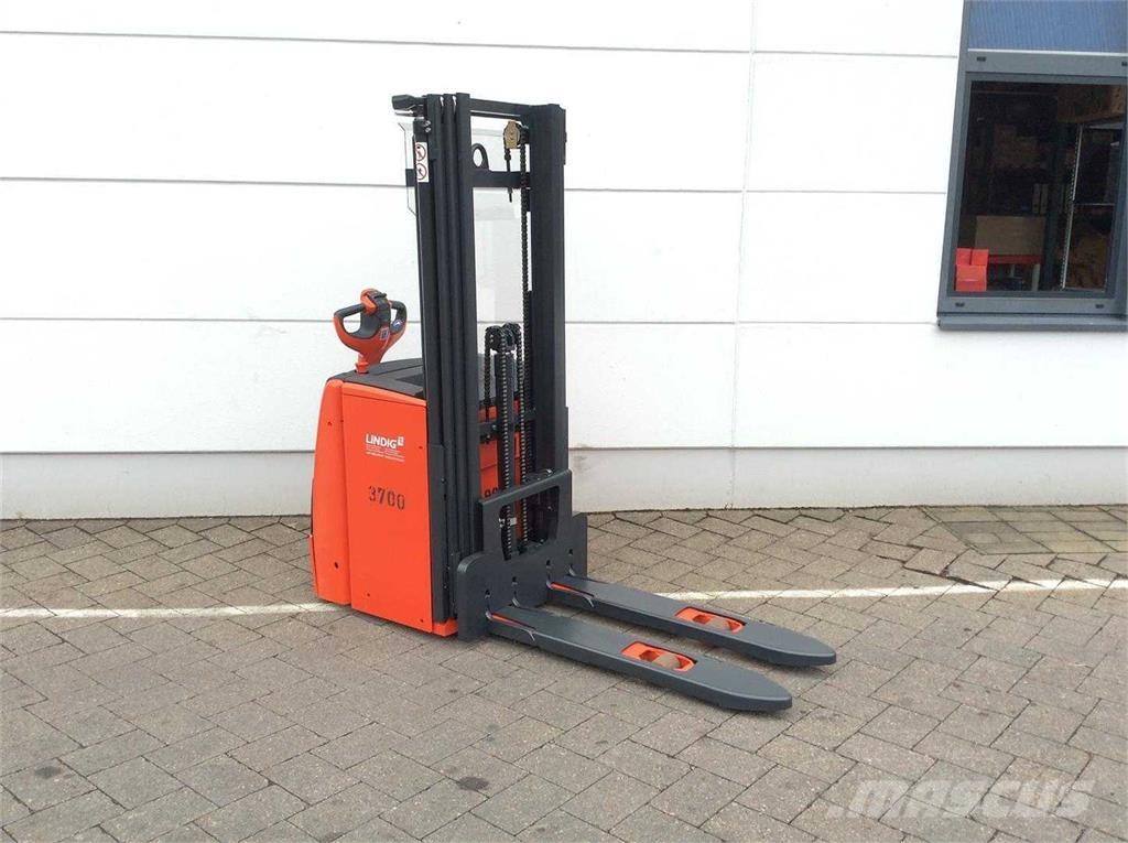 Linde L14 Self propelled stackers