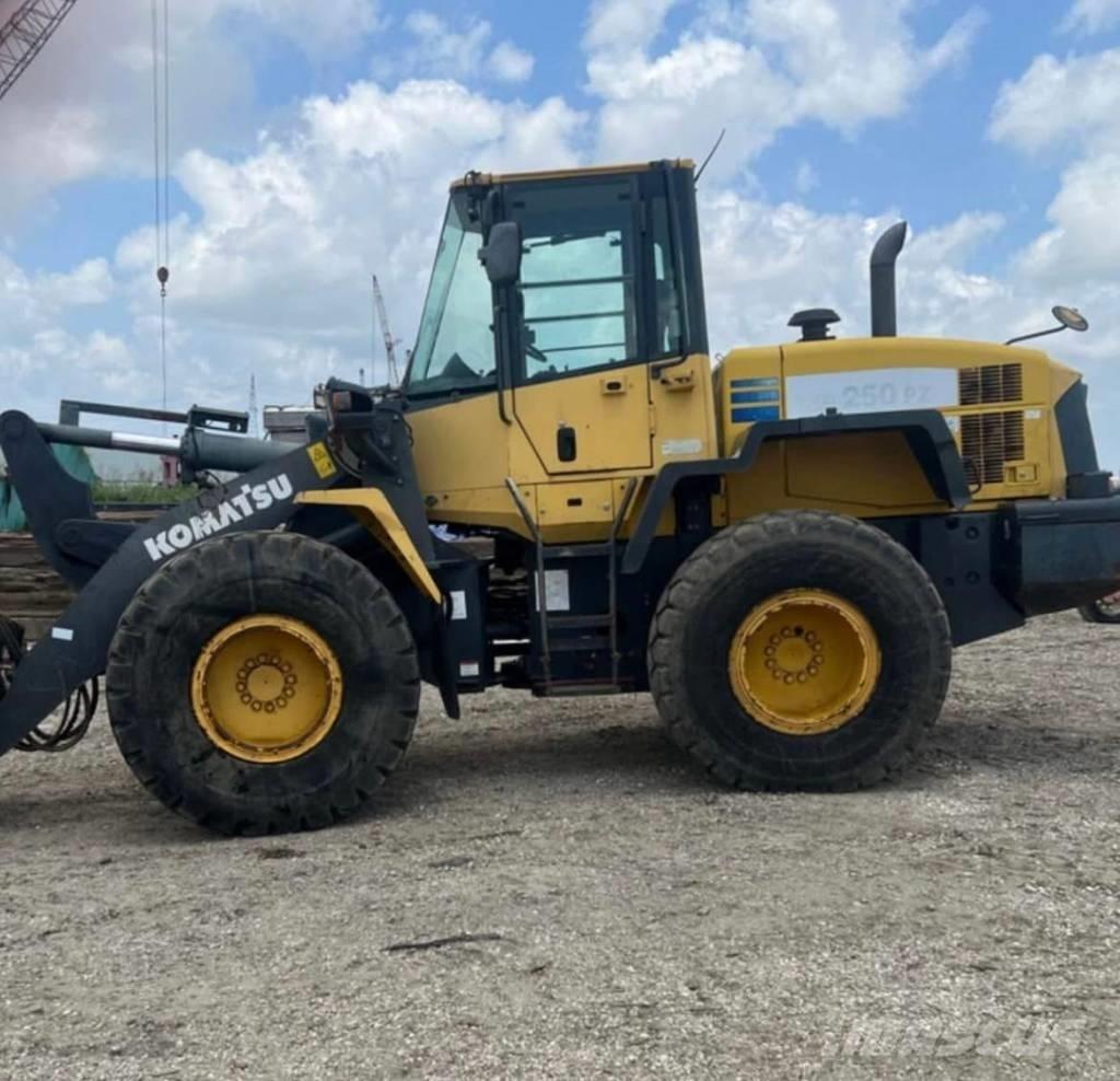 Komatsu WA 250 PZ-6 Carregadeiras de rodas