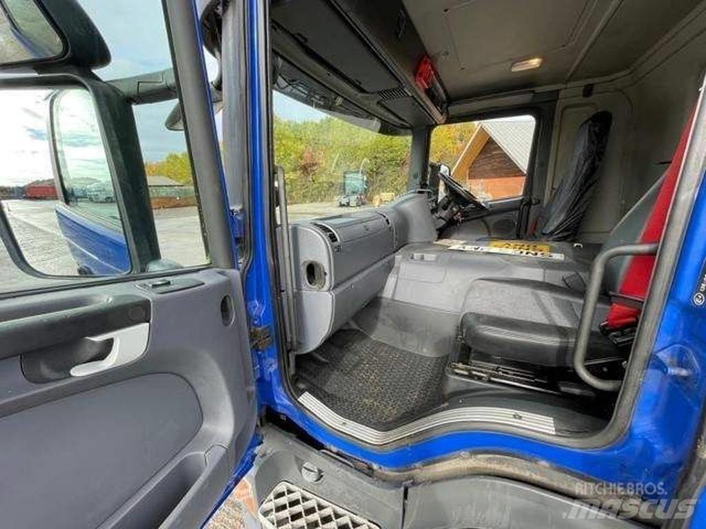 Scania P 230 Camiões de chassis e cabine