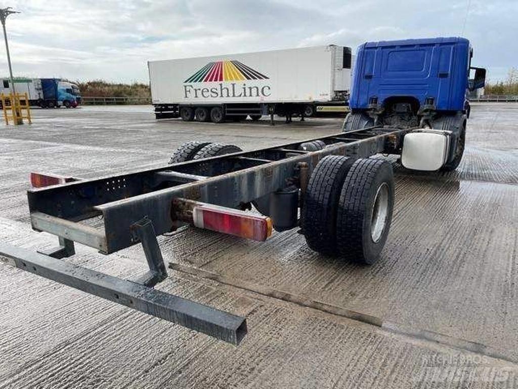 Scania P 230 Camiões de chassis e cabine