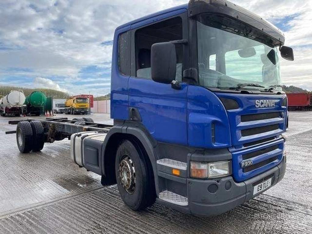 Scania P 230 Camiões de chassis e cabine
