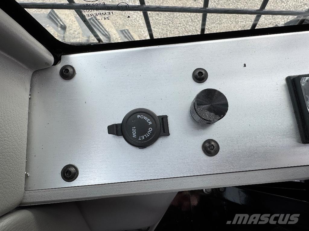  HPS SK1100 Minicarregadeiras