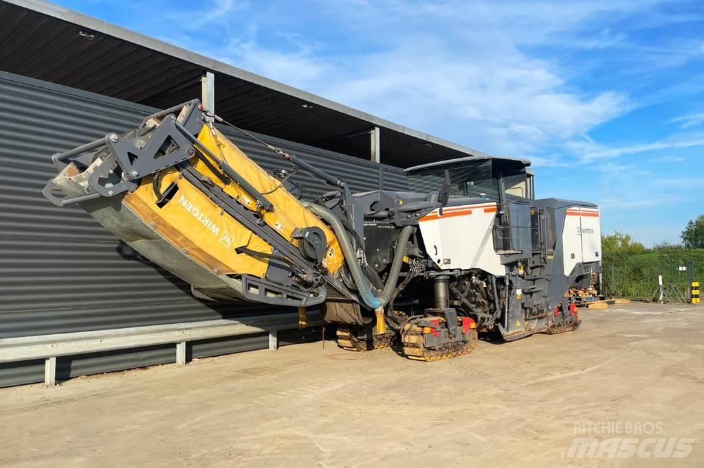 Wirtgen W 220 FI Moinhos de asfalto a frio