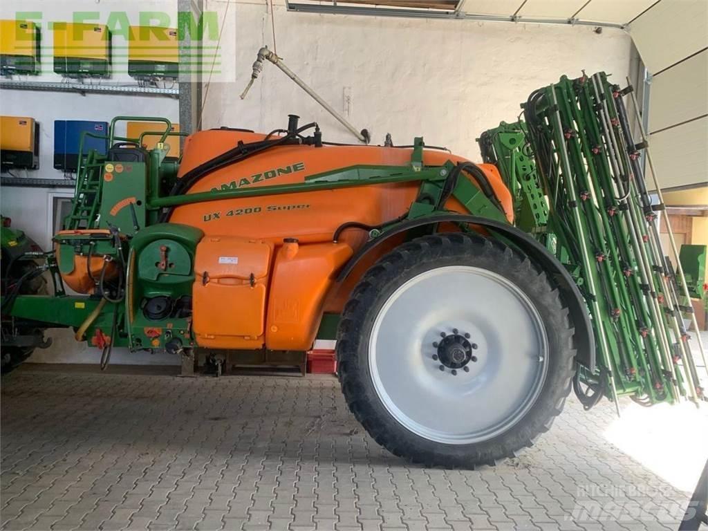 Amazone UX4200 Pulverizadores rebocados