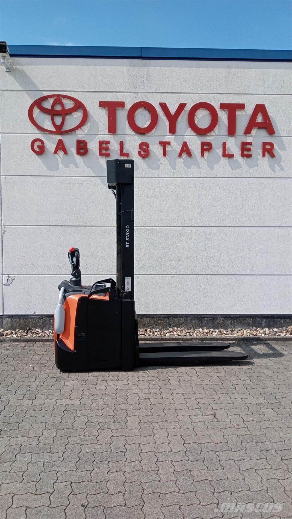 Toyota SWE160L Empilhador para operador externo
