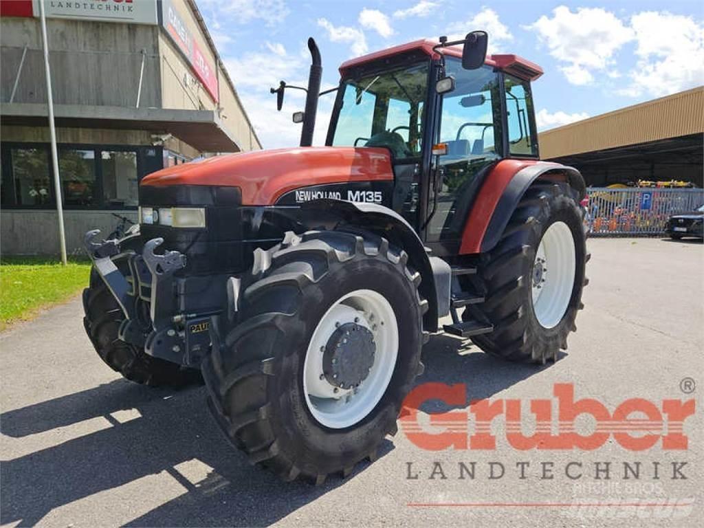 New Holland M 135 Tratores Agrícolas usados